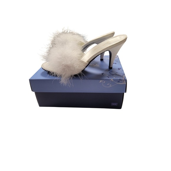 Fabulicious White Satin & Fur Heels - Slide Stiletto Sandals - Size 8M NWT - Picture 1 of 4